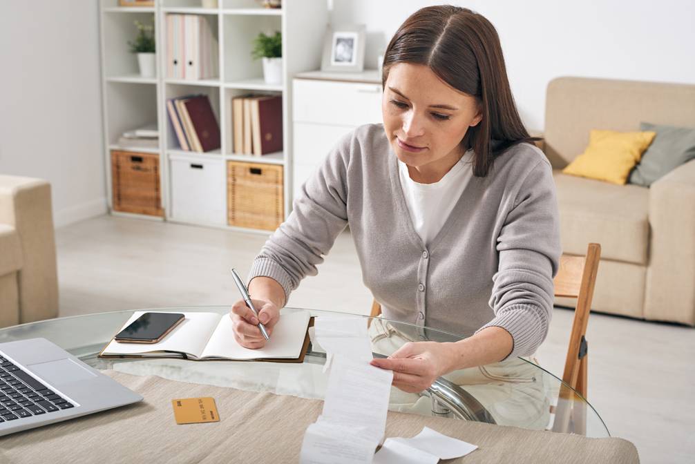 5 Ways to Cut Costs and Save For A Down Payment